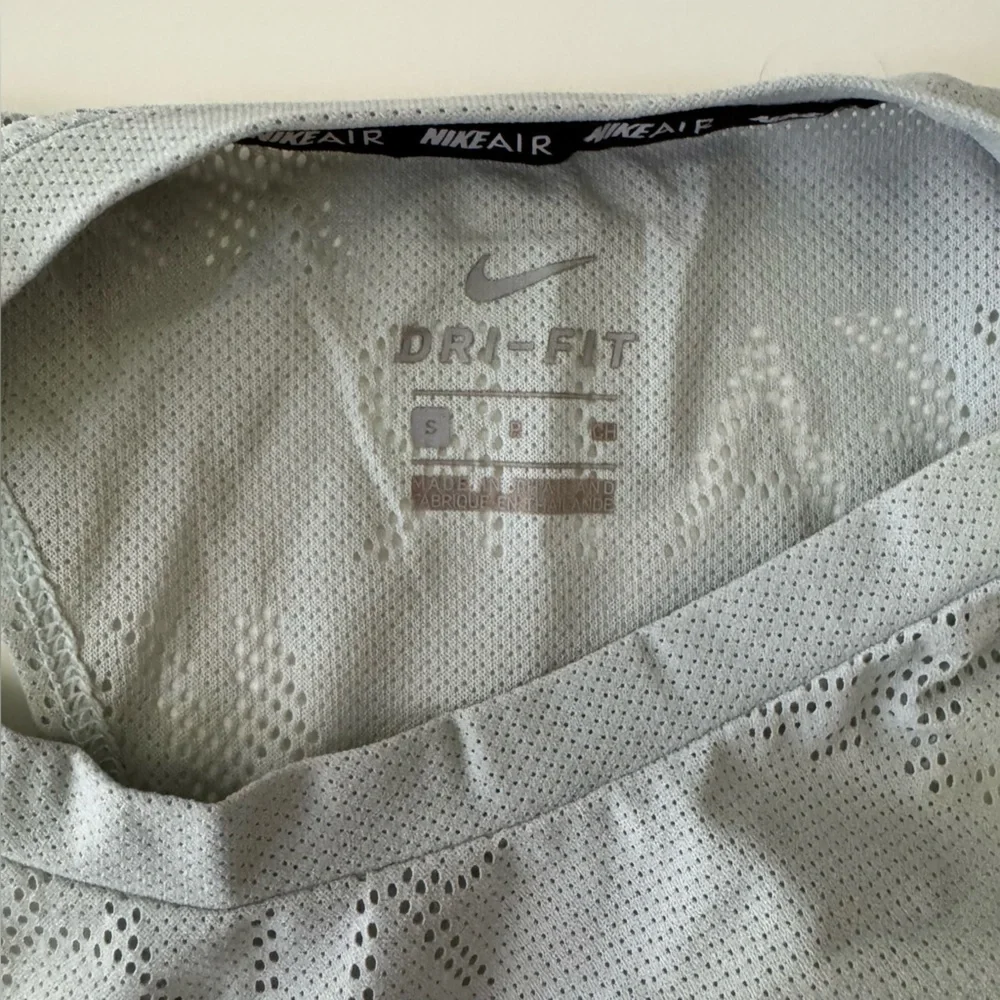 Nike Air Signature Perforated Lightweight Racerback Tank Women’s size Small